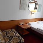 モントレー ホテル 3*