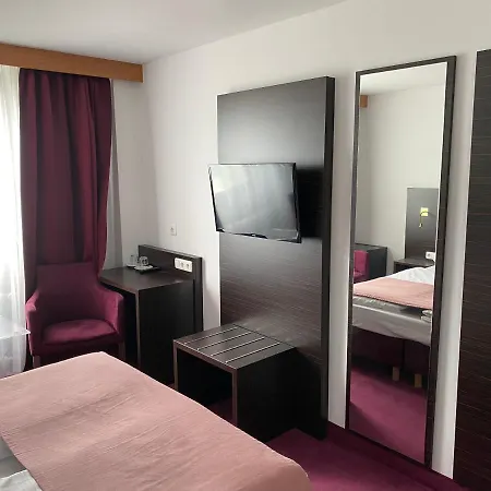 Montree Hotel