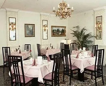 Hotel Montree 3*