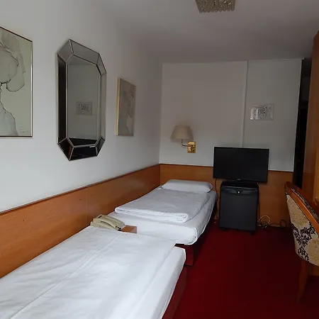 Montree Hotel 3*