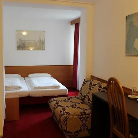 Montree Hotel 3*