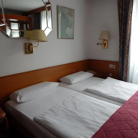 Hotel Montree 3*