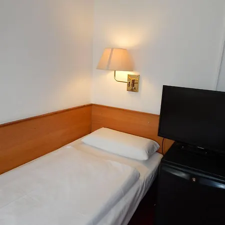 Montree Hotel 3*