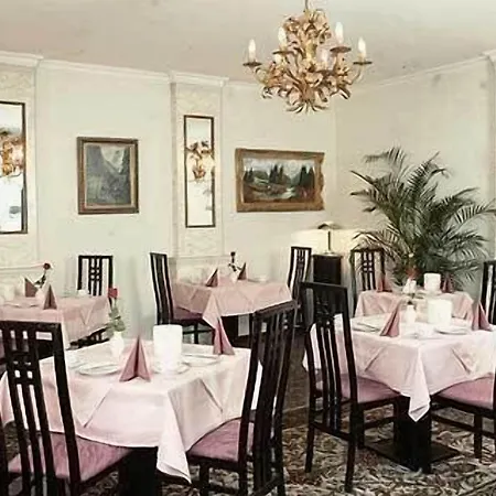 Montree Hotell 3*