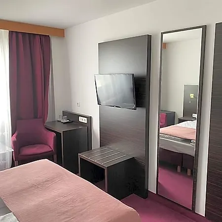 Montree Hotel 3*