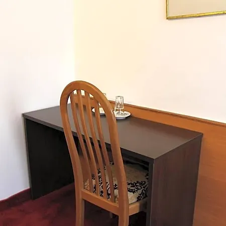 Hotel Montree 3*