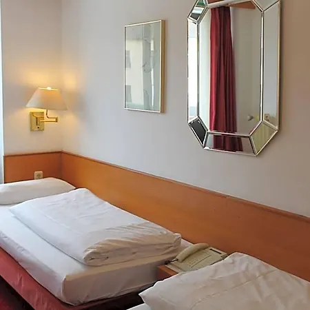 Hotel Montree 3*