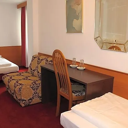 Hotel Montree 3*