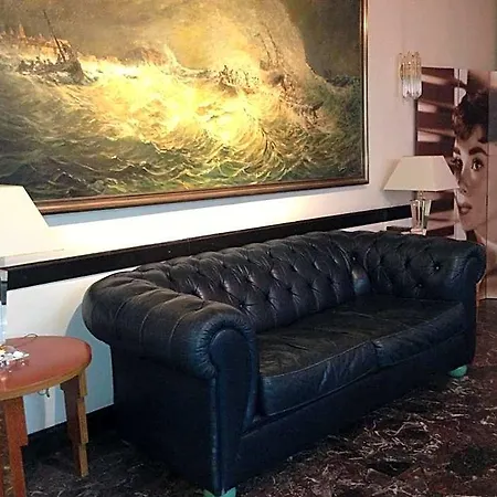 Hotel Montree 3*