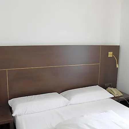 Hotel Montree 3*